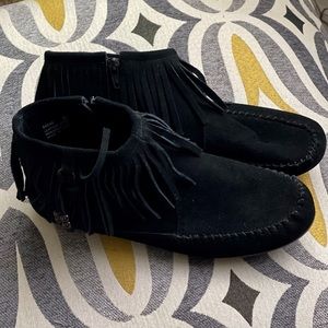 Minnetonka Black Suede Leather Fringe Ankle Booties 9.5